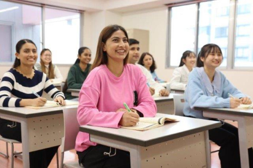 国際ビジネス科（2年制　男女）　（外国人留学生対象）