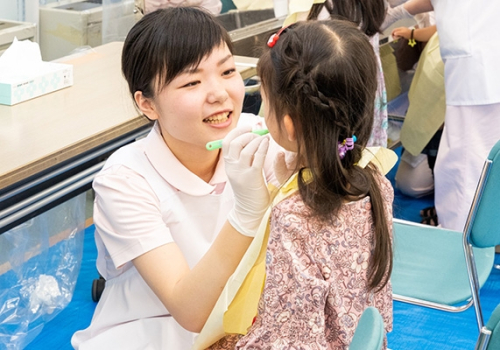 歯の衛生週間のイベントに参加しています。